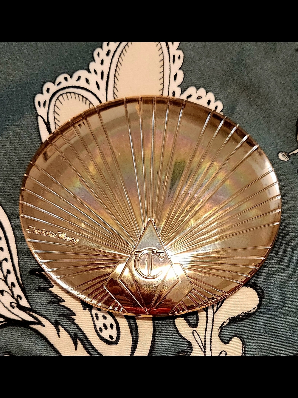 Charlotte Tilbury Iridescent Rose Gold Highlighter Compact